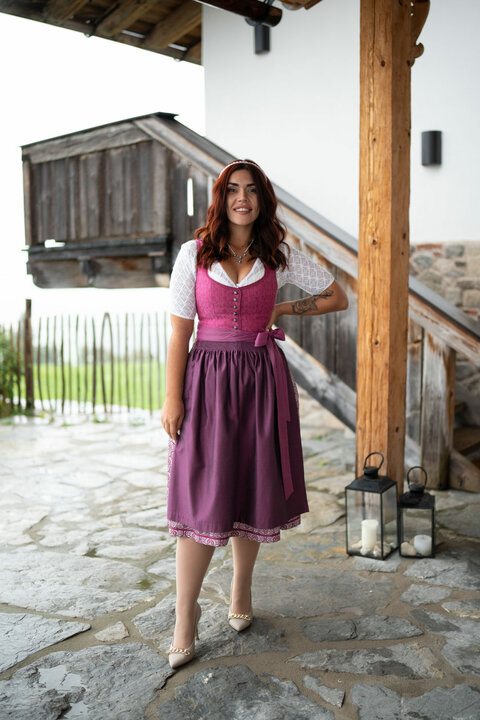 Schlichtes Dirndl mit toller Passform und leuchtenden Farben